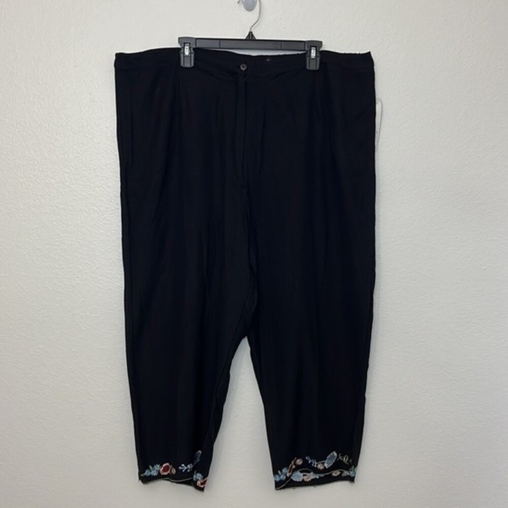 Mlle Gabrielle Womans Crop/capri Linen blend Black pants with embroidered hem 3X